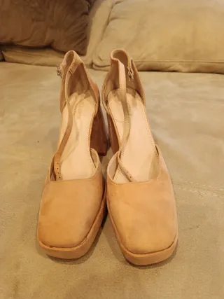 Zapatos tacón ancho beige talla 39