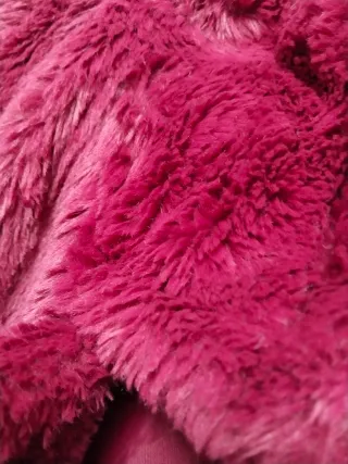 Abrigo pelo sintético burdeos