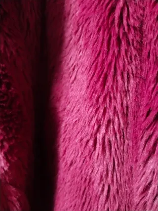 Abrigo pelo sintético burdeos