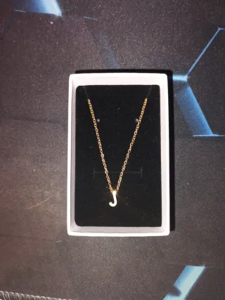 Collar inicial J color oro