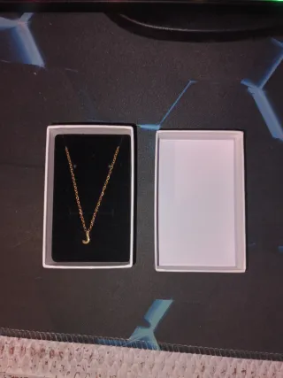 Collar inicial J color oro