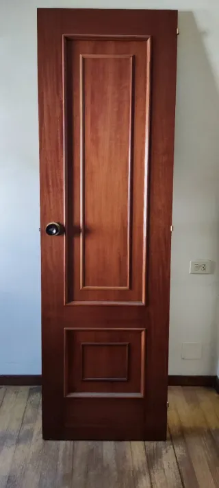 Puerta de madera macina