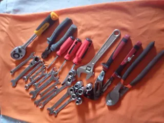 Lote de llaves y herramientas