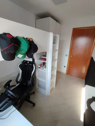 Habitación juvenil cama alta