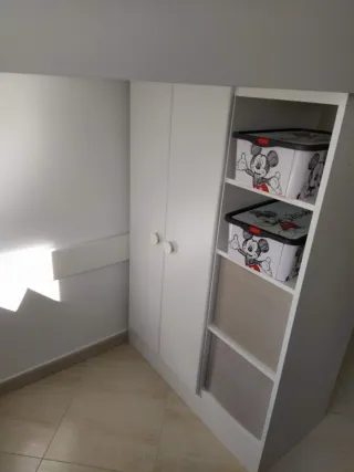 Habitación juvenil cama alta