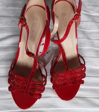 Zapatos rojos Tulipano Tacon Talla 39, nuevos
