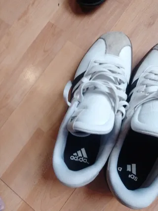 Zapatillas Adidas Blancas y Beige