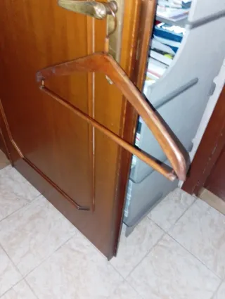 Gruccia vintage in legno