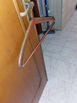 Gruccia vintage in legno