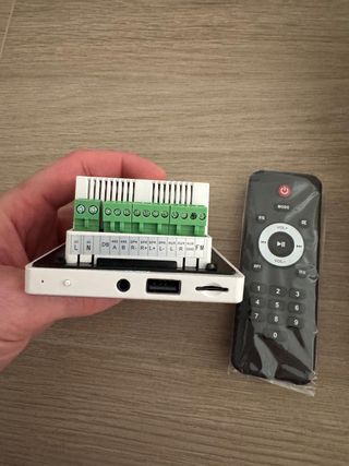 Controlador de música pared