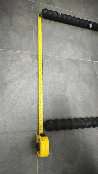 Soporte de metal rojo para garaje. Bicis etc.