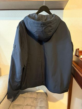 Tommy Hilfiger - Chaqueta impermeable nueva