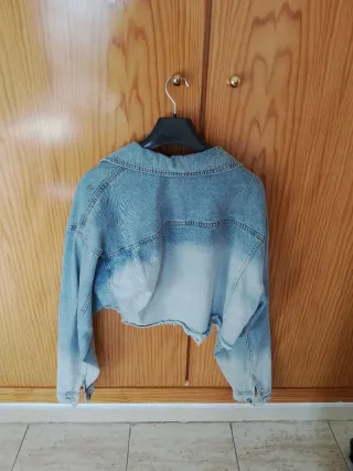 Chaqueta vaquera corta