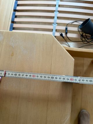 Scrivania in legno con cassetto