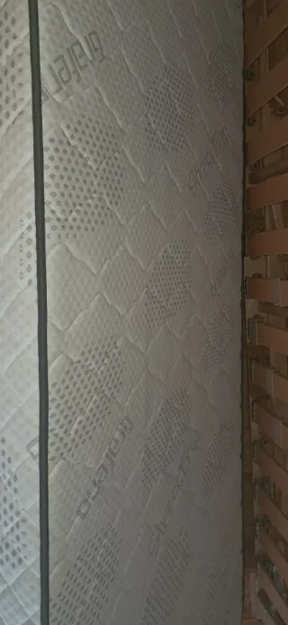 Cama articulada con colchón viscoelástico