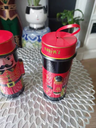 2 Cajas Metálicas Cascanueces