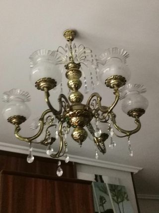 Lámpara de bronce para comedor o salón.