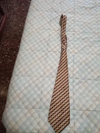 Corbata beige y marrón