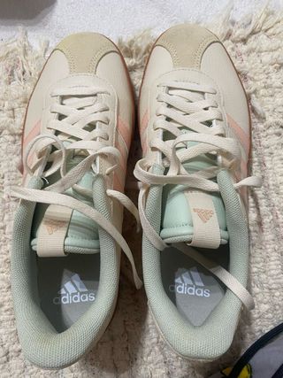 Bambas adidas,talla 41.Solo puestas un rato
