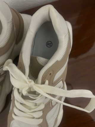 Zapatillas casual beige y blancas n38 nuevas