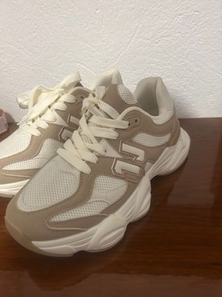 Zapatillas casual beige y blancas n38 nuevas
