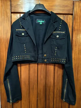 Chaqueta Negra Tachuelas