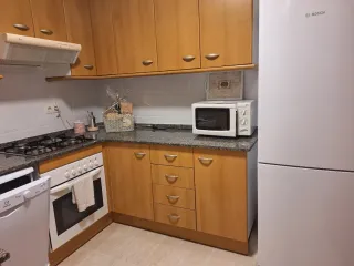 Cocina de madera color marrón