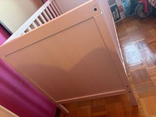 Cuna de madera blanca