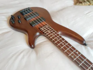 Bajo Ibanez SRT900 con EMG