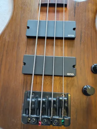 Bajo Ibanez SRT900 con EMG