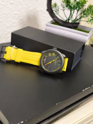 Reloj Naviforce Negro y Amarillo
