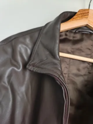 Chaqueta de piel marrón
