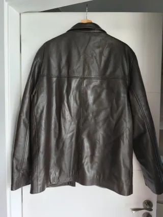 Chaqueta de piel marrón