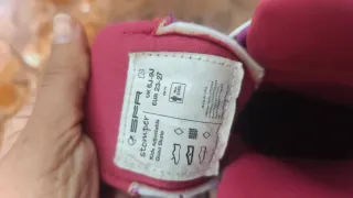 Patines y protecciones rosas