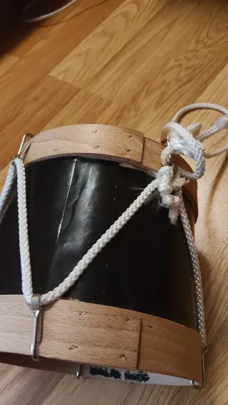 Tamburi giocattolo con bacchette