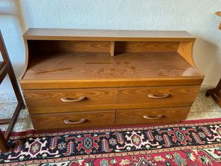 Cómoda de madera con 4 cajones