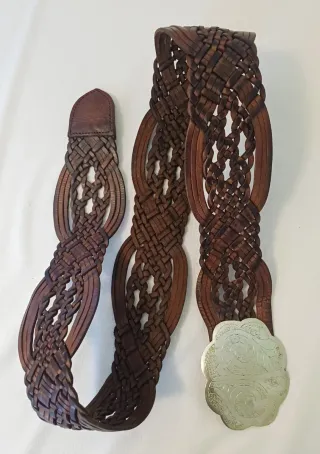 Cinturón ancho de piel trenzado