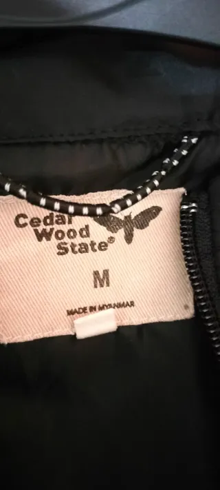 Chaqueta Sudadera Negra con Capucha