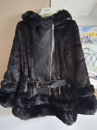 Chaqueta de pelo negra