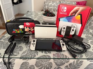 Nintendo Switch OLED Blanca y Negra