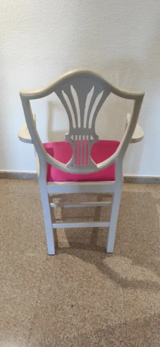 Silla Vintage Blanca Perlado con Cojín Rosa
