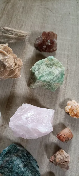 Lotto misto minerali e pietre grezze