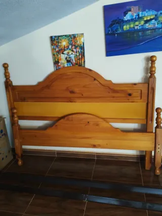 Cama matrimonio pino 135cm, somier y mesilla