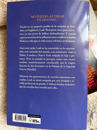 La chica oculta / The Hidden Girl (Spanish Edit...