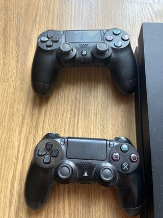 PS4 (Playstation 4) + 4 mandos