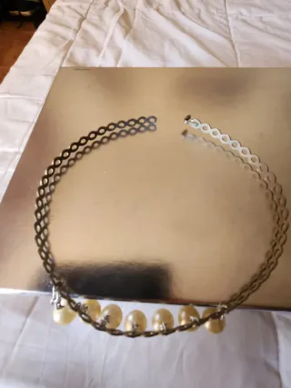 Gargantilla antigua plateada con perlas