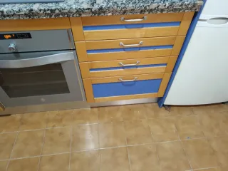 Encimera de granito y muebles de cocina