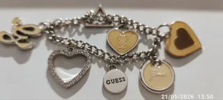 Bolso Guess Blanco, beige y dorado.