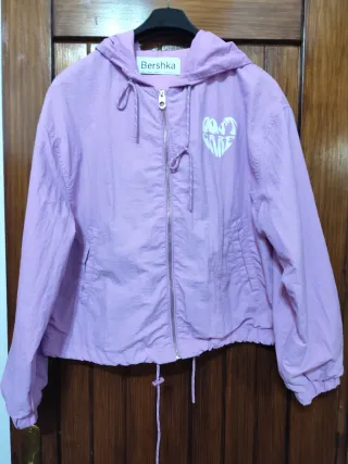 Chubasquero Bershka morado