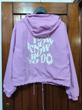 Chubasquero Bershka morado